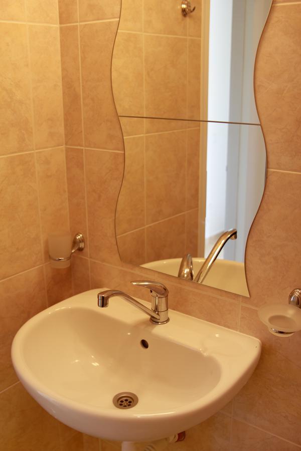 Vis Velika Bed & Breakfast Екстериор снимка